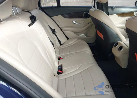 2018 Mercedes-Benz C 300 z USA, uszkodzony, nr VIN 55SWF4JB0JU274929